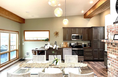 Florence Apartment | Bay Window -incredible river views- Old Town- new deck! Lots of stairs.