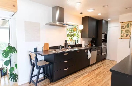 Monmouth House | Charming PNW Modern Oasis – Great Location, Spacious 3-Bedroom Comfort