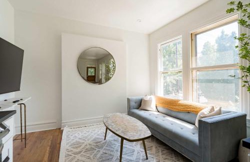 Uptown Apartment | Stay Portland - NW 23rd - 1BR - Best Location - Historic Beauty