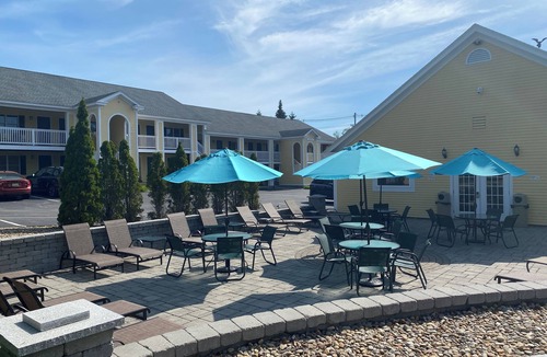 Ogunquit Condo | Charming condo in beautiful Ogunquit with Pool and Free shuttle!