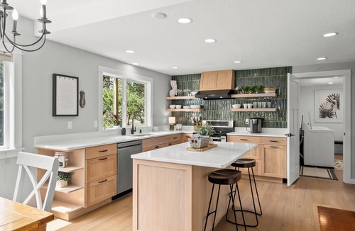 Warrenton House | Salt & Pine Retreat- Remodeled beachfront home 10 min from Seaside. Sleeps 8!