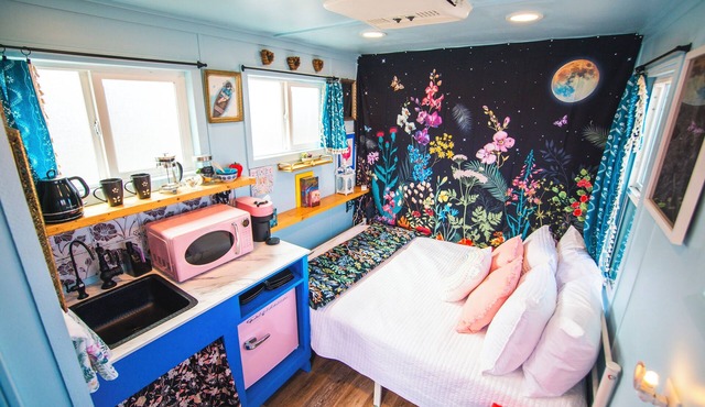 Deva Fairy Cottage with Private Hot Springs Tub and Patio