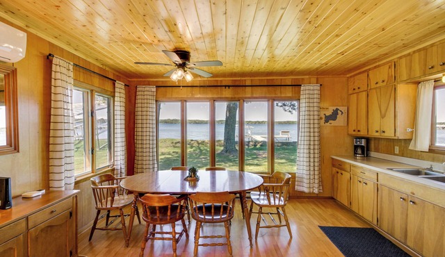 Hackensack Waterfront Retreat on Tenmile Lake